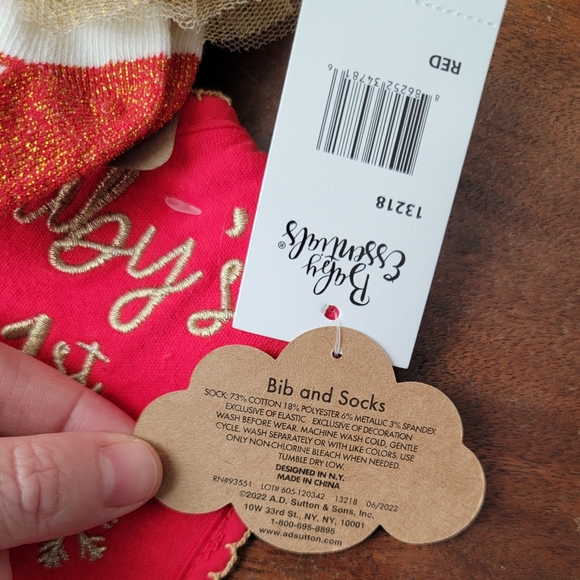 Babys 1st Christmas Embroidered Bib Socks Silicone Plate Dining Meal Set Lot NWT - Picture 8 of 8